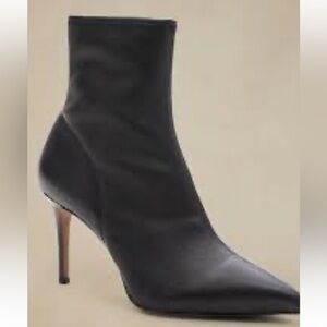 Banana Republic black Italian stretch leather ankle Boots size 8